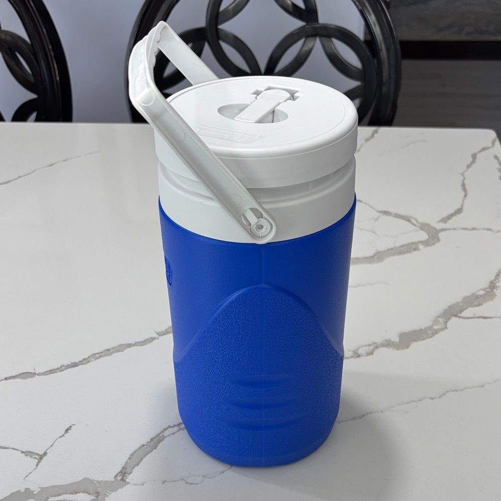 Coleman Unisex Blue and White Insulated Water Jug Athletic Sports 2QT 64oz